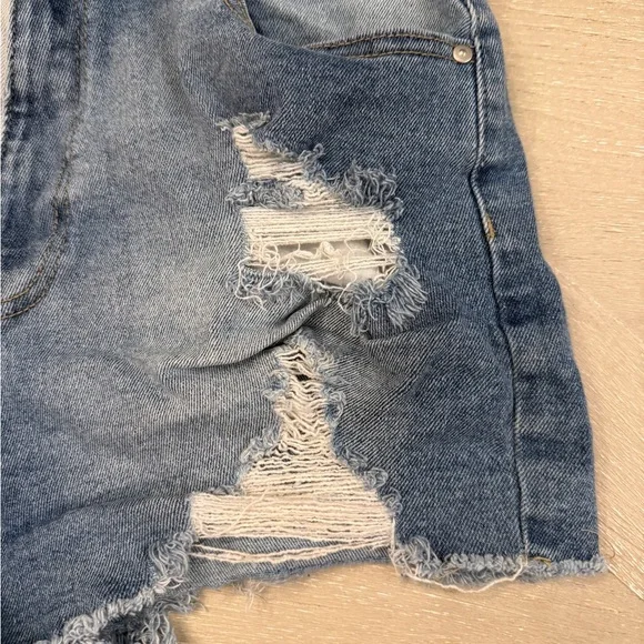 No Boundaries Light and Dark Blue Distressed Jean Shorts - Picture 2 of 6